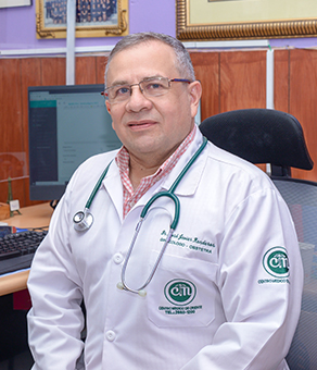 Dr. Javier Renderos